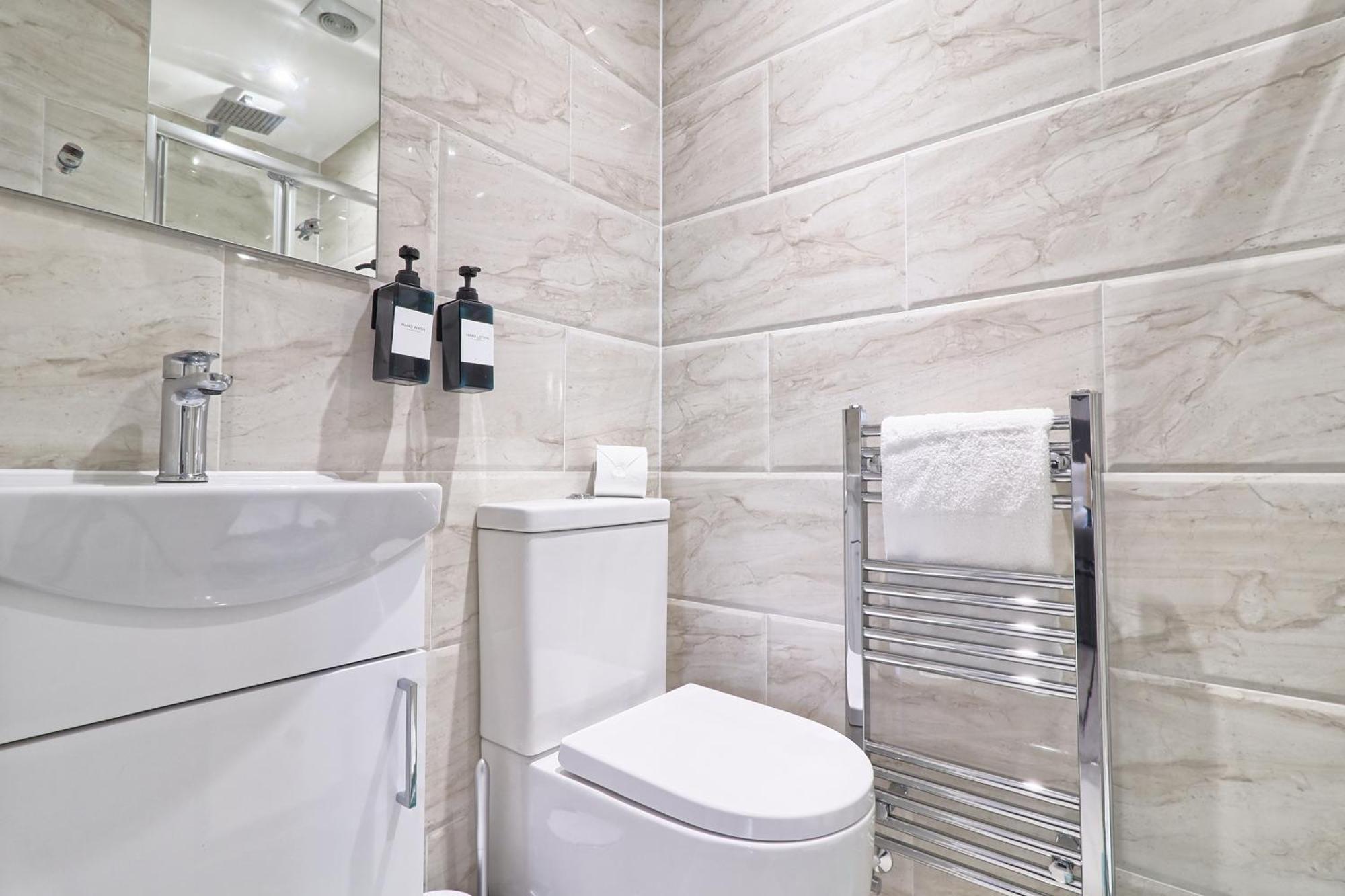 Writtle Massive 4 Bedroom Apartment With Parking In Gorgeous Countryside Location & Short Drive To Chelmsford City Centre Contractors Welcome Exterior foto