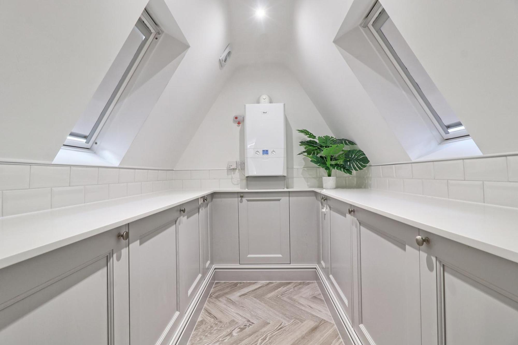 Writtle Massive 4 Bedroom Apartment With Parking In Gorgeous Countryside Location & Short Drive To Chelmsford City Centre Contractors Welcome Exterior foto